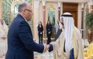 السفير المصري يقدم أوراق اعتماده إلى أمير الكويت