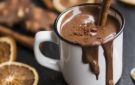 تصدر التريند.. طريقة عمل الهوت شوكليت في البيت بخطوات سهلة وطعم الكافيهات