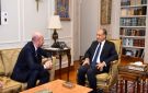 وزير الخارجية يستقبل رئيس المجلس الأوروبي السابق ويؤكد: شراكتنا تتجه لمرحلة أكثر عمقا