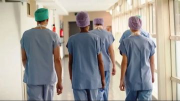 برلمانية: فرض رسوم على هجرة الأطباء يعمق الأزمة الصحية