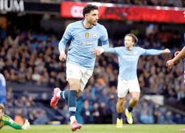 تشكيل مانشستر سيتي ضد مانشستر يونايتد.. موقف عمر مرموش