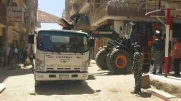 حملة مكبرة لإزالة الإشغالات والتعديات بعدد من شوارع السويس حملة مكبرة لإزالة الإشغالات والتعديات بعدد من شوارع السويس