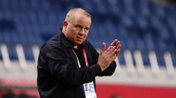 شوقي غريب يقترب من تدريب فريق المريخ السوداني