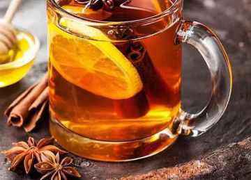 فوائد لا حصر لها.. ماذا يحدث لجسمك عند تناول الليمون والقرفة في الصباح؟