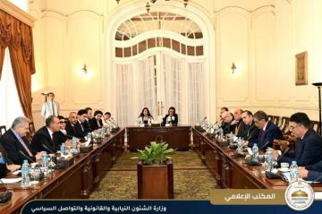 وزير الشئون النيابية يلتقي وزير الخارجية والهجرة بحضور المنسق العام للحوار الوطني ومجلس الأمناء وزير الشئون النيابية يلتقي وزير الخارجية والهجرة بحضور المنسق العام للحوار الوطني ومجلس الأمناء