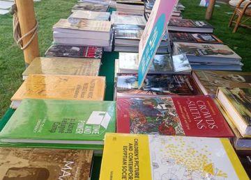 بأسعار تتراوح بين 150 و2500 جنيه.. إقبال واسع على الكتب بالمهرجان الثقافي للجامعة الأمريكية