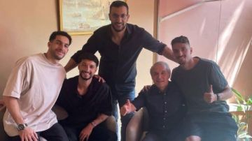 زيارة وسام أبو علي وشوبير وطاهر محمد طاهر لـ كولر قبل سفره إلى سويسرا.. صور