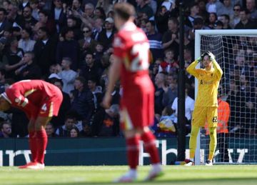 في أقل من ربع ساعة.. ليفربول يتلقى 3 أهداف مفاجئة من فولهام (فيديو)