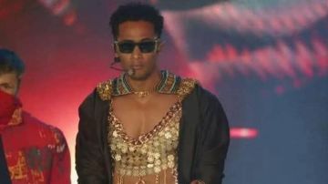 تحرك برلماني ضد محمد رمضان بعد إطلالته النسائية في أمريكا