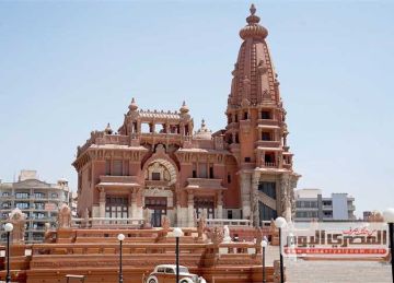 كارثة ليلية في قصر البارون.. منصة الإضاءة تنهار فوق الجمهور ونقل المصابين إلى المستشفيات