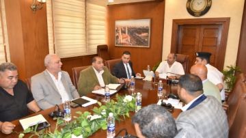 محافظ بورسعيد يوجه باتخاذ الإجراءات القانونية لمصادرة سيارات فرزة القمامة محافظ بورسعيد يوجه باتخاذ الإجراءات القانونية لمصادرة سيارات فرزة القمامة