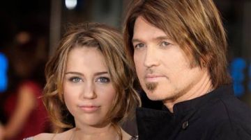 هل ارتبط والد مايلي سايرس بـ إليزابيث هيرلي؟