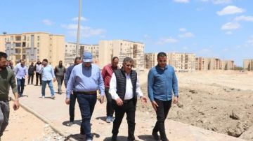 82 عمارة.. وزير الإسكان يتابع مشروعات ومرافق وطرق مدينة السادات