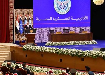 بعد دعوة السيسي للاقتداء بمنهجه.. من هو الإمام جلال الدين السيوطي؟