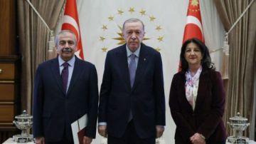 لأول منذ 13 عاما.. أردوغان يلتقي وفد حزب المساواة الشعبية الكردي لأول منذ 13 عاما.. أردوغان يلتقي وفد حزب المساواة الشعبية الكردي