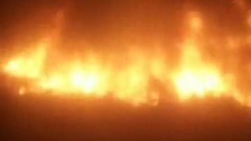 مغالق الخشب بقت فحم.. حـريق هائل في عزبة الورد بالشرابية فيديو