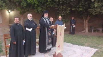 الأنبا توماس يترأس صلوات درب الصليب بدير الآباء الفرنسيسكان بالجيزة