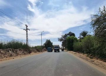 لزيادة التدفقات السياحية.. محافظ أسوان يتابع أعمال رصف طريق إدفو مرسى علم