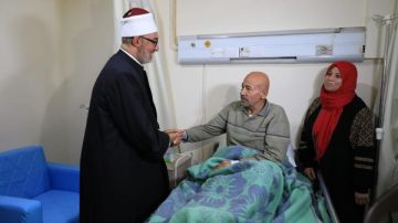 مفتي الجمهورية يزور مصابي غزة بمستشفى العريش العام .. صور