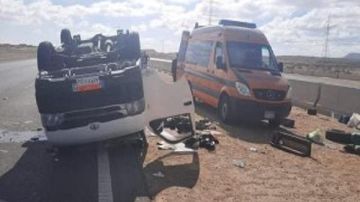 إصابة 14 شخصا في انقلاب ميكروباص على طريق الصحراوي الشرقي