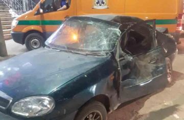 إصابة 6 أشخاص إثر حادث تصادم سيارتين بطريق السويس