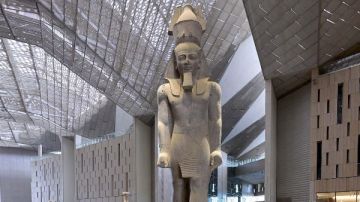 المتحف المصرى الكبير ينظم جولات تدريبية للمرشدين السياحيين