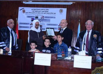 دكتوراه شرفيه لـ إبراهيم شمسية .. درع الخلود من جامعة سوهاج لإرث لا يموت (بروفايل)