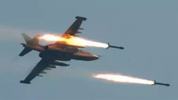 غارة أمريكية تستهدف وسط صنعاء وتسفر عن مقتل 3 أشخاص وإصابة 12 آخرين غارة أمريكية تستهدف وسط صنعاء وتسفر عن مقتل 3 أشخاص وإصابة 12 آخرين