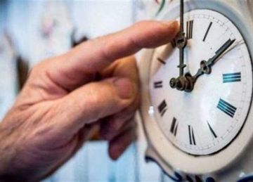 قبل تطبيق التوقيت الصيفي.. إليك كيف يؤثر تقديم الساعة على صحتك؟