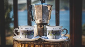 نشرة المرأة والمنوعات ماذا يحدث لجسمك عند التوقف عن تناول القهوة لمدة شهر.. تحذير من استخدام المضادات الحيوية مع الأطفال