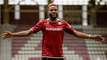 بعد وفاة آرون بوبيندزا.. رسالة قوية من أحمد عبد الباسط للجماهير بعد وفاة آرون بوبيندزا.. رسالة قوية من أحمد عبد الباسط للجماهير