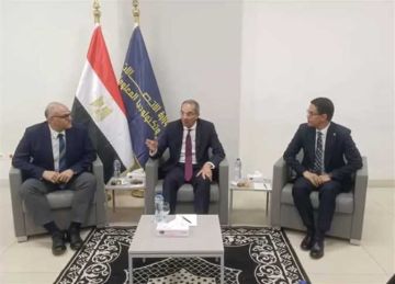  طلعت يستمع لعدد من النماذج المتميزة بمبادرات وزارة الاتصالات في القليوبية