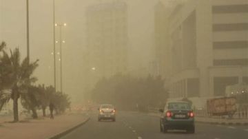 مصر تحت وطأة الرياح.. رمال مثارة وانخفاض الرؤية وتحذير بحري