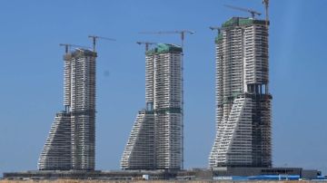 بحيرات وجزر صناعية.. الحكومة تكشف عن مشروعها أبراج الداون تاون بحيرات وجزر صناعية.. الحكومة تكشف عن مشروعها أبراج الداون تاون