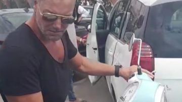 تامر هجرس يصل جنازة حماة رامي صبري بالموتوسيكل شاهد تامر هجرس يصل جنازة حماة رامي صبري بالموتوسيكل شاهد