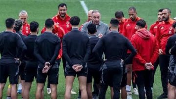 تفاصيل جلسة الخطيب مع لاعبي الأهلي قبل مواجهة صن داونزو تفاصيل جلسة الخطيب مع لاعبي الأهلي قبل مواجهة صن داونزو