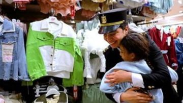 فى يومهم العالمى.. رجال الشرطة يصطحبون الاطفال الايتام لشراء ملابس جديدة صور فى يومهم العالمى.. رجال الشرطة يصطحبون الاطفال الايتام لشراء ملابس جديدة صور