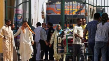 مع عودة السودانيين إلى بلادهم.. شروط ترحيل اللاجئين عن مصر مع عودة السودانيين إلى بلادهم.. شروط ترحيل اللاجئين عن مصر