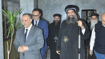 الأنبا بيسنتي أسقف إيبارشية أبنوب والفتح يهنئ محافظ أسيوط بعيد الفطر الأنبا بيسنتي أسقف إيبارشية أبنوب والفتح يهنئ محافظ أسيوط بعيد الفطر