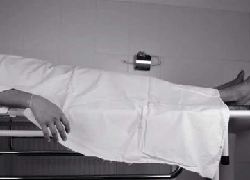 مقتل ربة منزل علي يد ابنها عن طريق الخطأ في أسوان