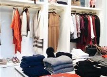 أبرزهم التيشرت الأبيض .. 5 قطع أساسية في خزانة كل فتاة تجعلك دائما على الموضة أبرزهم التيشرت الأبيض .. 5 قطع أساسية في خزانة كل فتاة تجعلك دائما على الموضة