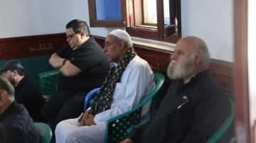 أشرف زكى وأحمد بدير ووفاء عامر يؤدون صلاة الجنازة على زوجة نضال الشافعي.. صور أشرف زكى وأحمد بدير ووفاء عامر يؤدون صلاة الجنازة على زوجة نضال الشافعي.. صور