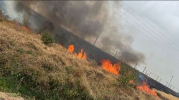 اشتعال حرائق قرب خطوط السكك الحديدية بتل أبيب