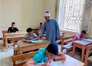 الأزهر يعلن صرف مكافآت للعاملين بكنترولات الشهادتين الابتدائية والإعدادية ويفتح باب التقديم لتعيين 40 ألف معلم