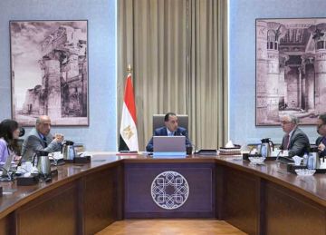 رئيس الوزراء يتابع موقف مشروعات إنتاج الهيدروجين الأخضر