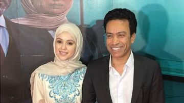 زوجة سامح حسين تدعمه في العرض الخاص لفيلم استنساخ زوجة سامح حسين تدعمه في العرض الخاص لفيلم استنساخ