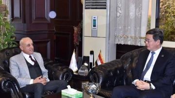 محافظ الأقصر يستعرض فرص التعاون مع وفد مدينة تشنزن الصينية محافظ الأقصر يستعرض فرص التعاون مع وفد مدينة تشنزن الصينية