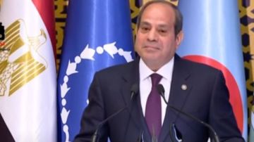 الرئيس السيسي للأئمة: ربنا يوفقكم .. ولسه فيه دور يستكمل بيكم