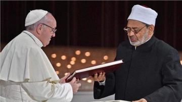 رحيل بابا الإنسانية.. علاقته بشيخ الأزهر صنعت جسورا من السلام والتسامح