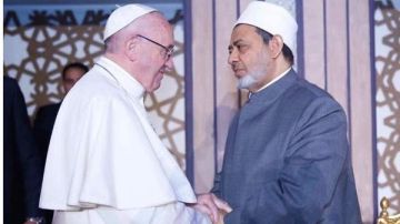 شيخ الأزهر ناعيا البابا فرنسيس: رجل الإنسانية من طراز رفيع